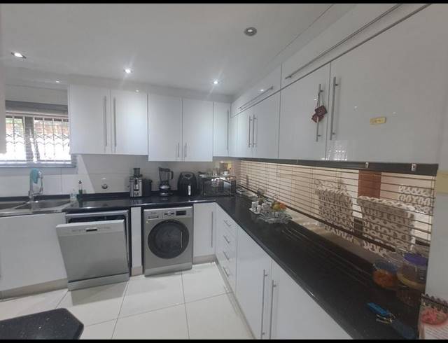3 BEDROOM APARTMENT FOR SALE IN UMGENI PARK